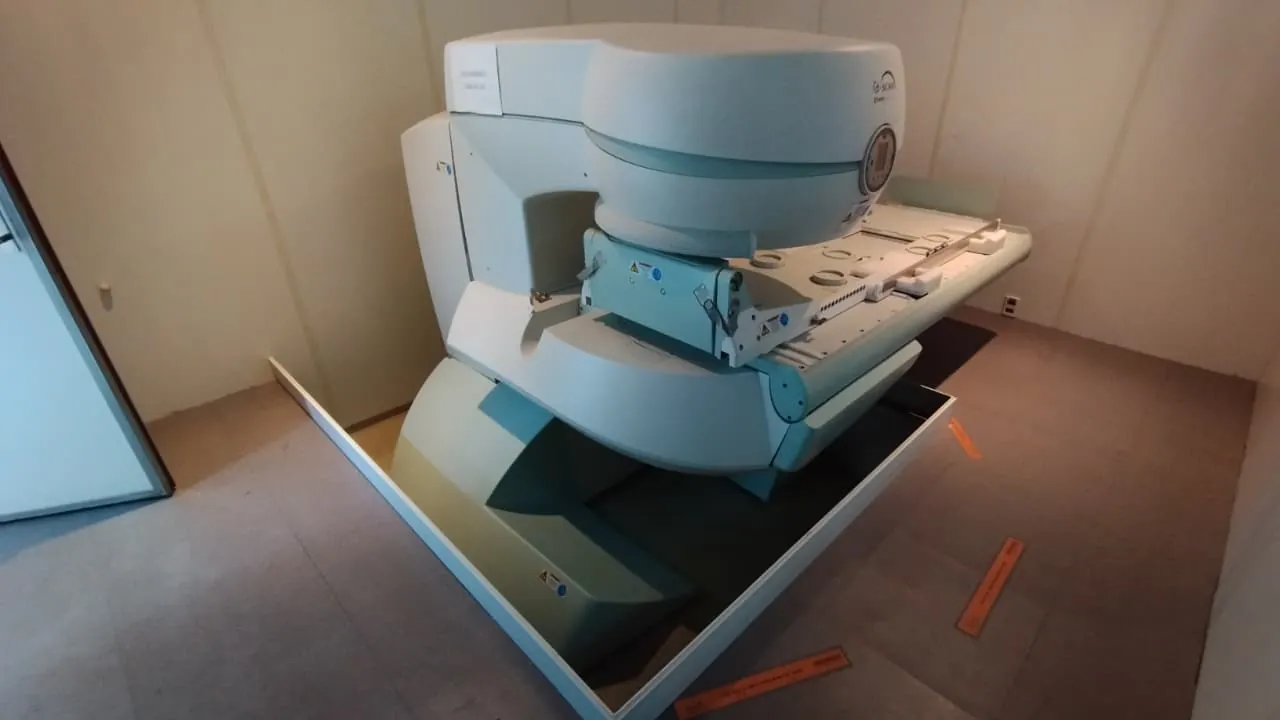 Equipamento de Ressonância Magnética de Campo Aberto G-Scan Brio